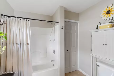 Bath - 87 Oregon Ave, Waretown, NJ 08758 photo 3 of 4