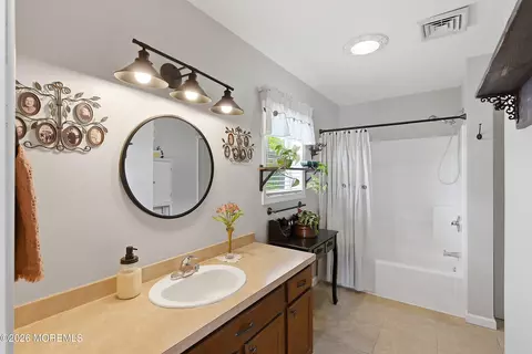 Bath - 87 Oregon Ave, Waretown, NJ 08758 photo 1 of 4
