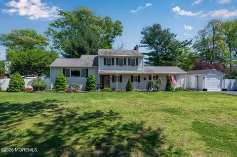 31 Bayberry Ln, Middletown, NJ 07748