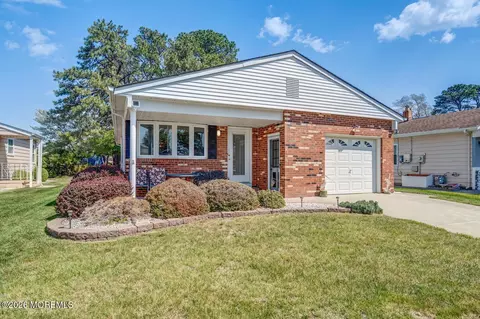 6 Speighstown Pl, Toms River, NJ 08757