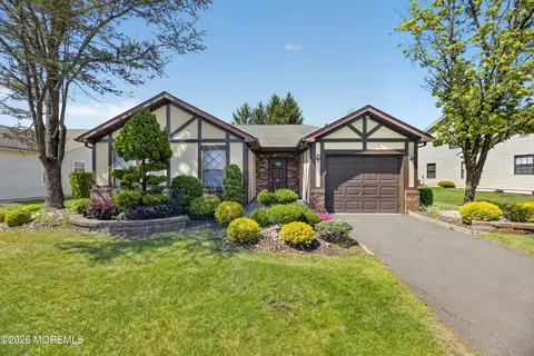 25 Hansom Ln, Marlboro, NJ 07746