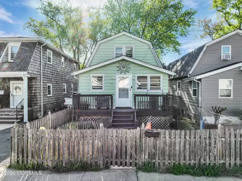 95 Ocean Ave, North Middletown, NJ 07748