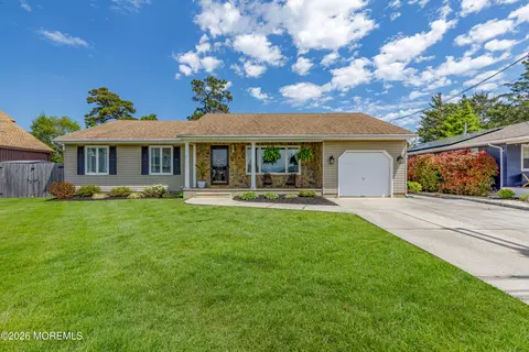 158 Pinewood Rd, Toms River, NJ 08753