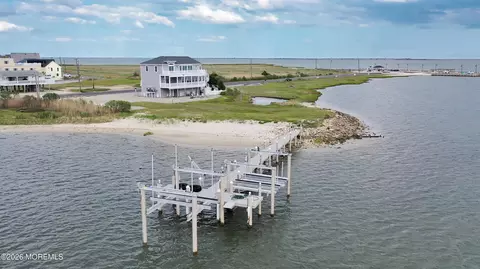 1220 S Green St, Tuckerton, NJ 08087