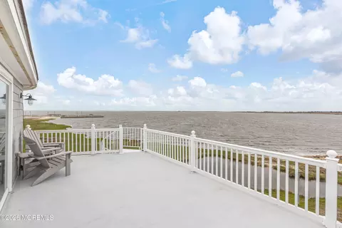 1220 S Green St, Tuckerton, NJ 08087