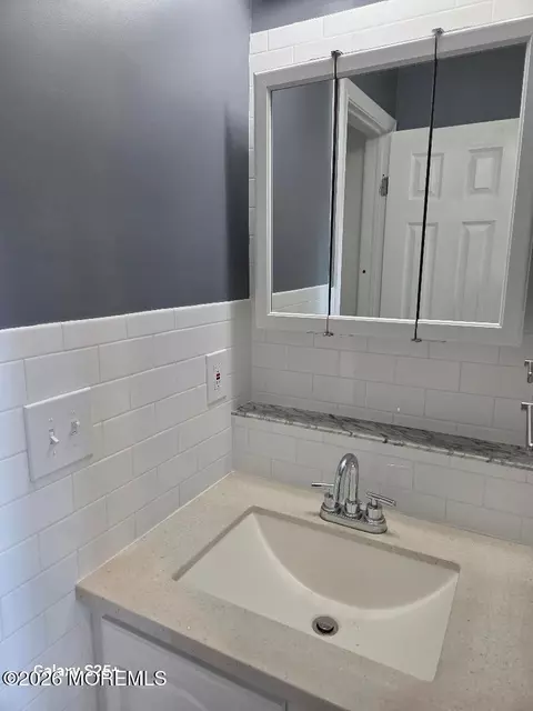 Bath - 615 Devon St, Forked River, NJ 08731 photo 2 of 3