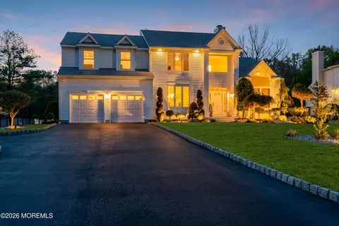 39 Lafayette Mills Rd, Manalapan, NJ 07726