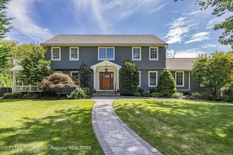 5 Pirates Cove Rd, Little Silver, NJ 07739
