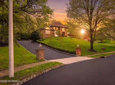 32 Wesley Ct, Eatontown, NJ 07724