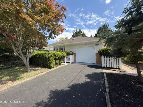 1853 Yorktowne Blvd, Toms River, NJ 08753