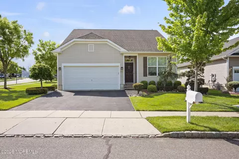 117 Wintergreen Dr, Manalapan, NJ 07726