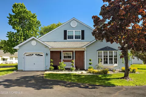 7 Edgeware Close, Freehold, NJ 07728