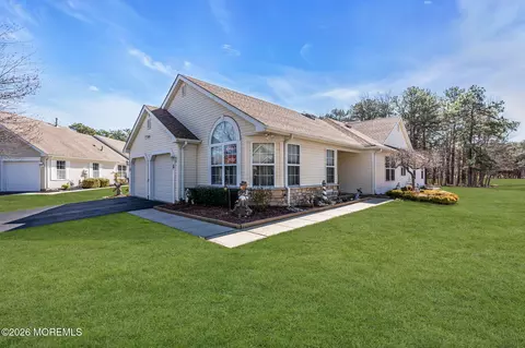 18 Rosewood Ct, Lakewood, NJ 08701