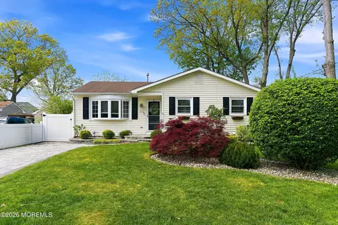 22 Washington Dr, Brick, NJ 08724