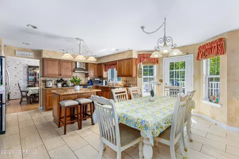 1 Kristen Ct, Matawan, NJ 07747