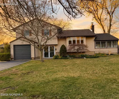 540 Sherman Ave, Belford, NJ 07718