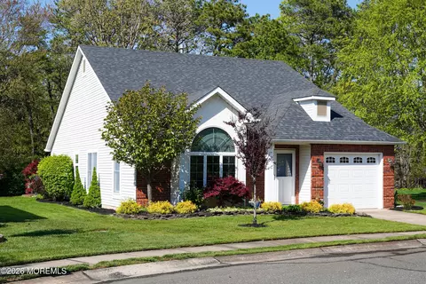 1961 Kwansan Ct, Toms River, NJ 08755