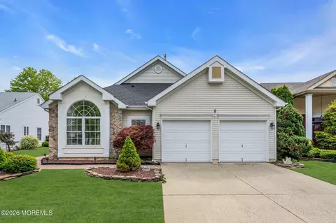 21 Baltusrol Dr, Jackson, NJ 08527