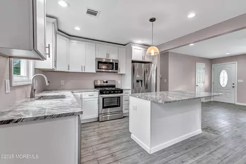 44 Chancellor Ct, Toms River, NJ 08757