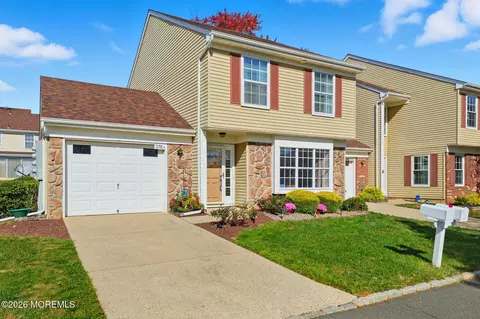 376 Stirling Dr #376A, Monroe, NJ 08831