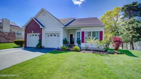 14 Redbud Ln, Howell, NJ 07731