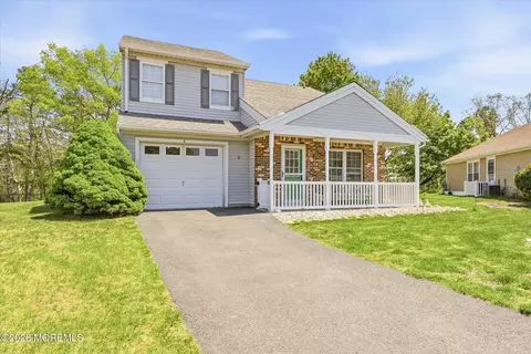 5 Elm Ct, Barnegat, NJ 08005