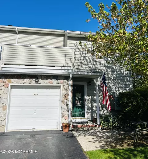 426 Deuce Dr, Wall, NJ 07719