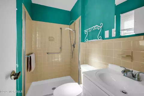 Bath - 7 Lance Dr, Brick, NJ 08723 photo 1 of 2