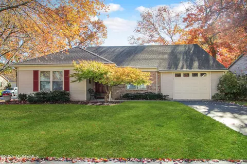 8 Morning Glory Ln, Whiting, NJ 08759