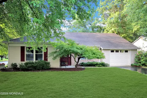 8 Morning Glory Ln, Whiting, NJ 08759