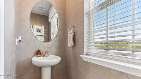 Bath - 35 Baybreeze Dr, Waretown, NJ 08758 photo 1 of 4