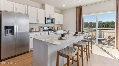 Kitchen - 35 Baybreeze Dr, Waretown, NJ 08758 photo 2 of 4