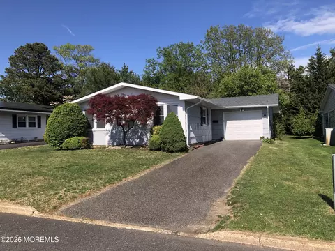 6 Dickinson Rd, Brick, NJ 08724