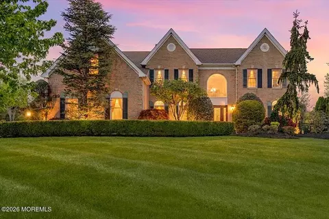 220 Round Hill Dr, Freehold, NJ 07728