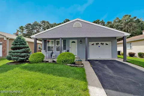 73 Chesterfield Ln, Toms River, NJ 08757