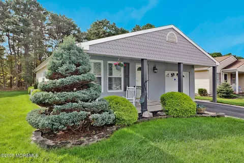 73 Chesterfield Ln, Toms River, NJ 08757
