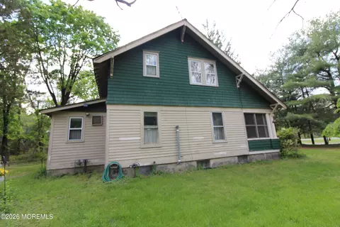 6 Evergreen Dr, Jackson, NJ 08527