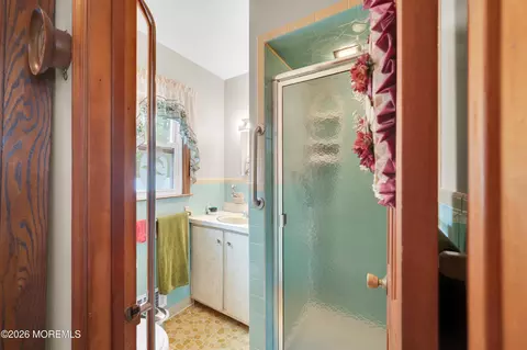 Bath - 1708 Forge Pond Rd, Brick, NJ 08723 photo 2 of 2