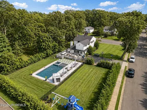 8 Heath St, Eatontown, NJ 07724