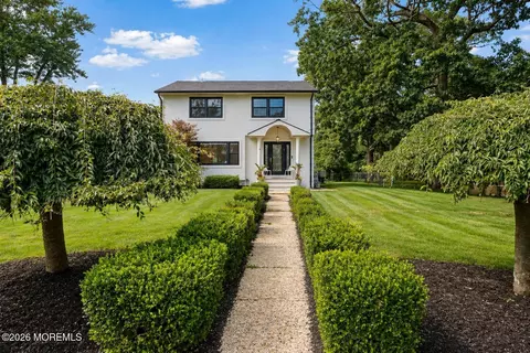 8 Heath St, Eatontown, NJ 07724