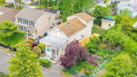 9 Holly St, Keansburg, NJ 07734