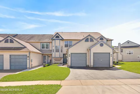 16 Goldenrod Ct, Hamilton, NJ 08690