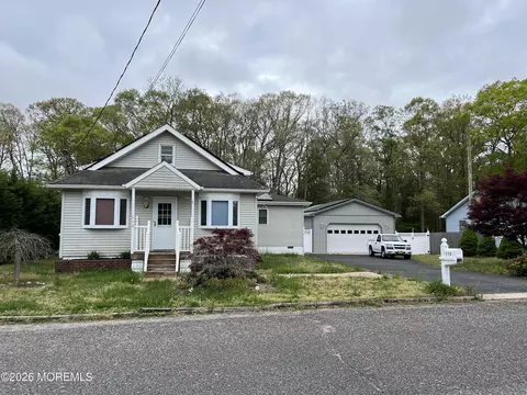 112 1st Ave, Tuckerton, NJ 08087