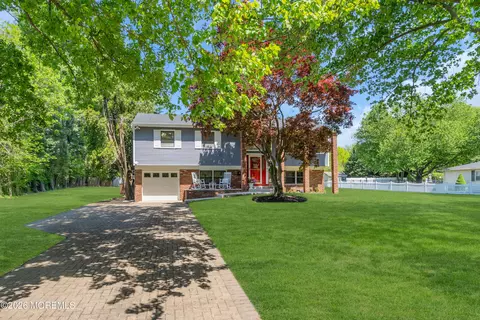 93 Woodcrest Dr, Freehold, NJ 07728