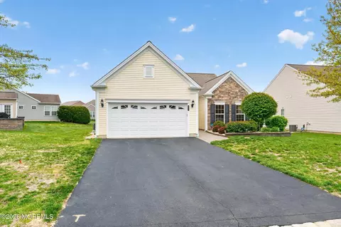 21 Ascot Ln, Manchester, NJ 08759