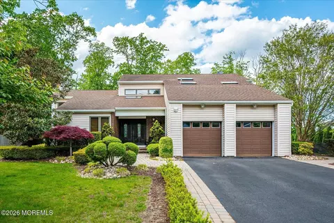 73 Windsor Dr, Eatontown, NJ 07724