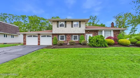30 Livingston Dr, Howell, NJ 07731