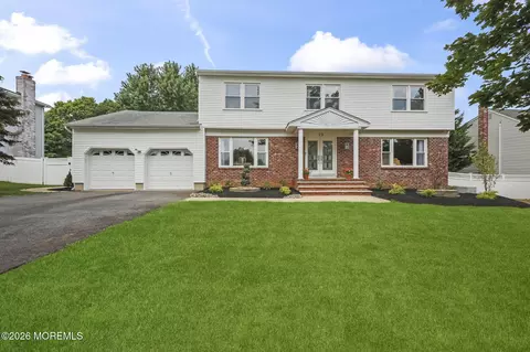 29 Tharp Ln, Marlboro, NJ 07746