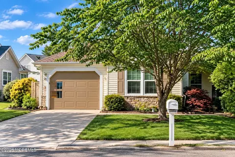 2752 Meadow Lake Dr, Toms River, NJ 08755