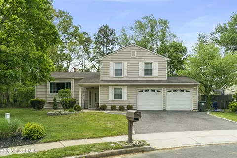 14 Cobblestone Ct, Howell, NJ 07731